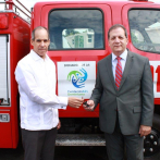 AES Dominicana hace segunda entrega de camiones equipados al 9-1-1
