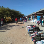 Con baja participación de comerciantes y compradores se realiza mercado en Pedernales