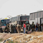 Nueva evacuación de combatientes y civiles de las afueras de Damasco