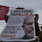 Piden libertad de Luis Inácio Lula en actos conmemorativos de héroe brasileño