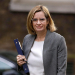 Renuncia ministra de Interior británica tras polémica de inmigración