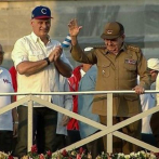 Díaz-Canel y Castro presiden masivo desfile del Día del Trabajo en La Habana