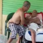 Envían a prisión hombre captado en un video golpeando a su padre con discapacidad