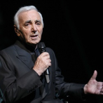 Aznavour retrasa reanudación de su gira tras fractura del húmero