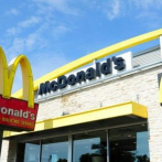McDonald's rechaza abordar la retirada de cañas de plástico de sus refrescos