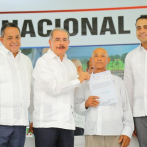 Presidente Danilo Medina entrega 507 títulos de solares y asentamientos de Pedro Sánchez