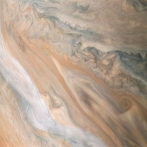 Una corriente en chorro joviana, captada por la misión Juno de la