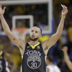 Curry acaba con triples a los Cavaliers