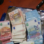 Apresan dominicana que llegó de Madrid con más de 100 mil euros en dos maletas