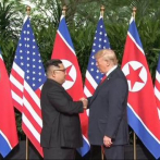 La cumbre entre Trump y Kim comienza con un apretón de manos
