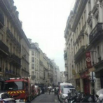 Un hombre retiene a al menos dos personas en el centro de París