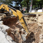 MOPC inicia trabajos reconstrucción tramo dañado en calle Meriño