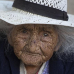 La anciana de casi 118 años que toca el charango y canta, pero no está en el Guinness