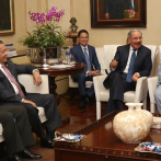 Danilo Medina se reúne con directivos Parlacen