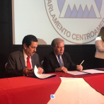 OEA y Parlacen firman acuerdo para promover valores democráticos