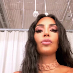 Kim Kardashian se implanta collar en el cuello y causa revuelo en las redes sociales