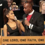 Familia de Aretha Franklin critica a pastor por toqueteo a Ariana Grande y discurso en funeral