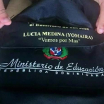 Llueve escepticismo e indignación por disculpas de sello de Lucía Medina en mochilas escolares