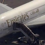Diez pasajeros del avión en cuarentena fueron llevados al hospital