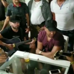 Romeo Santos comparte con Raulín Rodríguez en Montecristi