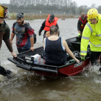 Socorristas al rescate de varios damnificados por huracán Florence en EEUU