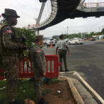 Militares y agentes de la Policía Nacional vigilan principales vías de la capital