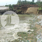 Video: La basura invade nuevamente al Malecón tras lluvias de Isaac