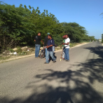 Motoconchistas de Pedernales bloquean vía para impedir que haitianos lleven pasajeros