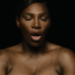 Video: Serena Williams canta desnuda por la lucha contra el cáncer de mama