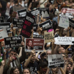 Miles de mujeres marchan contra nominado al Supremo de Trump acusado de abuso