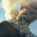 El volcán Pacaya de Guatemala tiene dos flujos de lava de hasta 250 metros