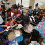 La solidaridad de los mexicanos reconforta a la caravana migrante