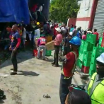 Saquean patana que cargaba cervezas durante accidente en avenida Independencia