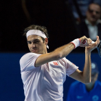 Federer reacciona para avanzar en Basilea