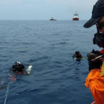 Continúa la búsqueda de las cajas negras del avión estrellado en Indonesia