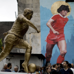 Buenos Aires inaugura primera estatua Maradona