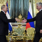 El presidente de Cuba se reúne con Putin en su primera visita a Moscú