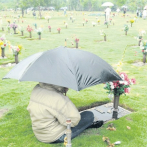 Cementerio celebra misa en honor a fieles difuntos