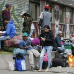 Migrantes retoman a pie éxodo por Veracruz luego de que buses no llegaran