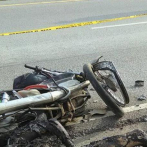 Mueren padre e hija y otra persona al chocar motocicleta con un camión en Navarrete