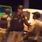 Un mes de prisión preventiva contra policía que golpeó a vendedor que se resistía a ser arrestado