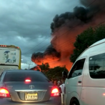 Incendio deja a decenas varados en la autopista Duarte