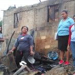 Incendio destruye tres viviendas en Constanza; afectados piden ayuda