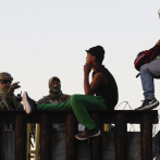 Migrantes llenan albergues en Tijuana, más viajan a frontera