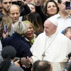 El papa almuerza con 1.500 indigentes y pide escuchar el grito de los pobres