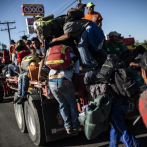 Migrantes redoblan presión y buscan cruzar el muro con EE.UU. a la fuerza