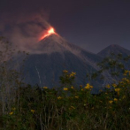 Volcán de Fuego de Guatemala mantiene explosiones moderas y fuertes