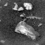 El rover Curiosity de la NASA halla un raro objeto brillante en Marte