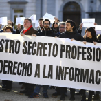Protesta frente al Tribunal Supremo español contra confiscación de teléfonos a periodistas
