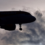 Se reanudan algunos vuelos en Gatwick tras el caos provocado por unos drones
